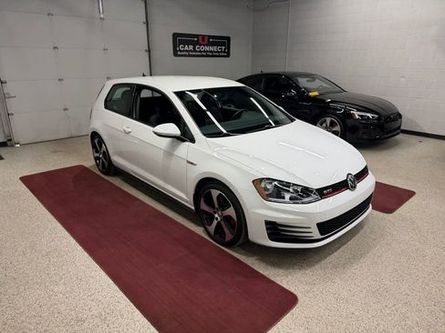 Used 2016 Volkswagen GTI S image 9