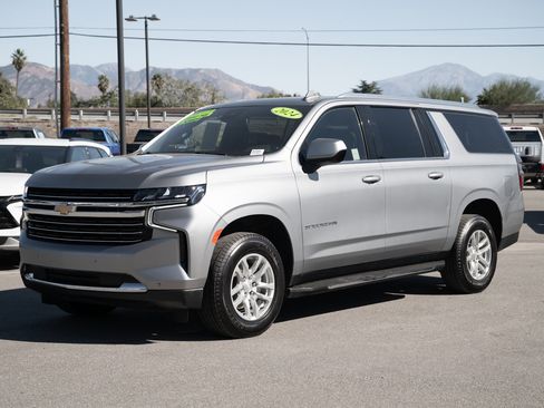 Used 2024 Chevrolet Suburban LT image 8
