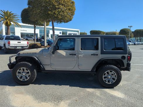 Used 2017 Jeep Wrangler Unlimited Rubicon w/ Connectivity Group image 11