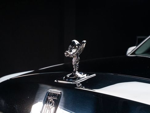Used 2022 Rolls-Royce Phantom Sedan w/ The Phantom Package RWD image 9