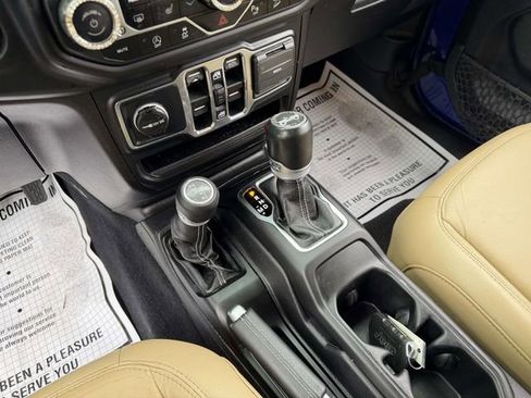 Used 2018 Jeep Wrangler Unlimited Sahara w/ Dual Top Group AWD/4WD image 28