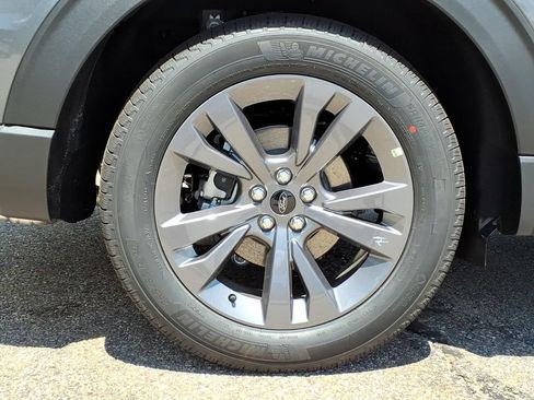 New 2026 Ford Explorer Active w/ Active Comfort Package AWD/4WD image 8