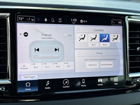 Used 2024 Chrysler Pacifica Touring-L image 29