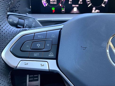 New 2026 Volkswagen Tiguan SE R-Line FWD image 22