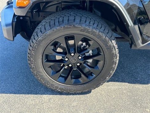 Used 2025 Jeep Gladiator Sport image 13