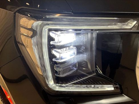 Used 2023 GMC Yukon XL Denali RWD image 31