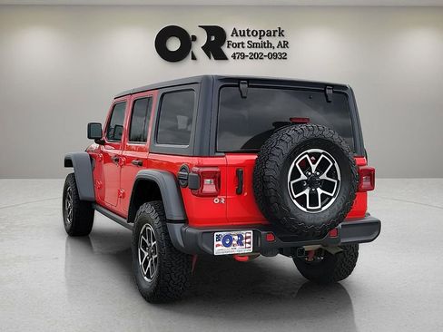 Used 2024 Jeep Wrangler Unlimited Rubicon AWD/4WD image 4