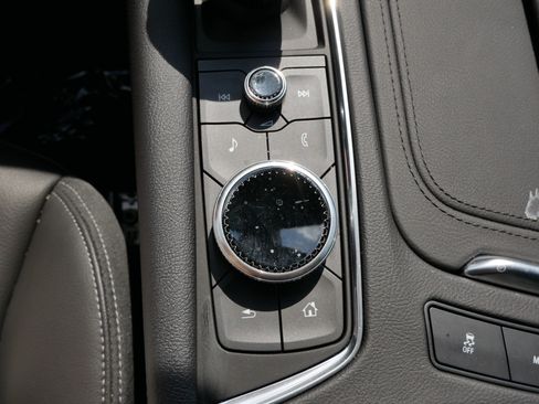 Used 2025 Cadillac XT6 Luxury FWD image 31