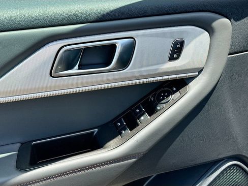 New 2026 Ford Explorer Active w/ Active Comfort Package RWD image 18