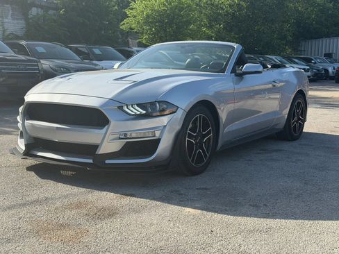 Used 2018 Ford Mustang Premium RWD image 4