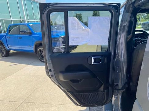 Used 2022 Jeep Wrangler Unlimited Sahara AWD/4WD image 20