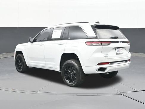 Used 2023 Jeep Grand Cherokee Overland w/ Luxury Tech Group IV AWD/4WD image 9