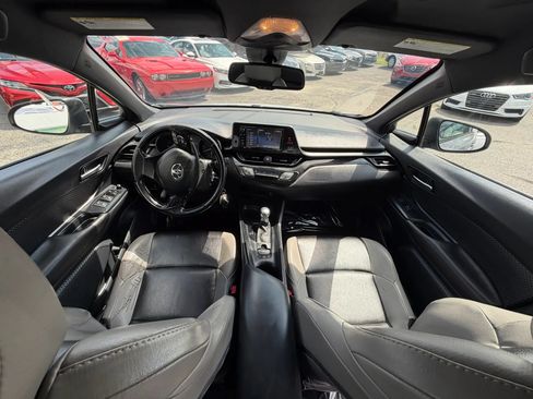 Used 2018 Toyota C-HR XLE FWD image 32