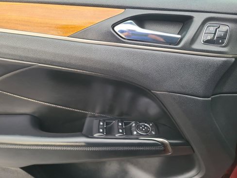 Used 2018 Lincoln MKC Select w/ Select Plus Package FWD image 10