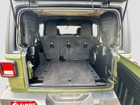 Used 2021 Jeep Wrangler Unlimited Rubicon AWD/4WD image 29