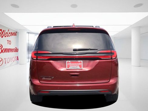 Used 2021 Chrysler Pacifica Touring-L w/ Premium & Safety Sphere Group FWD image 6