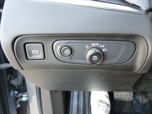 Used 2021 Buick Enclave Essence w/ Sound and Sites Package AWD/4WD image 28