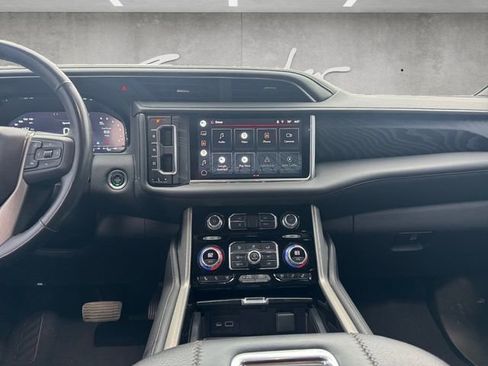 Used 2022 GMC Yukon XL Denali image 3