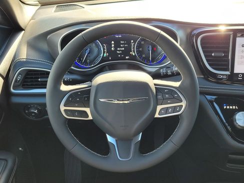 New 2026 Chrysler Pacifica Select image 10