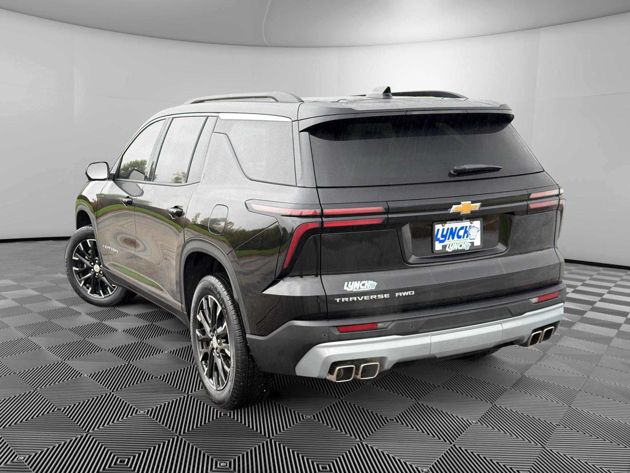 Used 2025 Chevrolet Traverse LT w/ Sun and Wheel Package AWD/4WD image 2