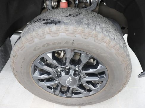Used 2025 Chevrolet Silverado 2500 LT w/ Trail Boss Package AWD/4WD image 3