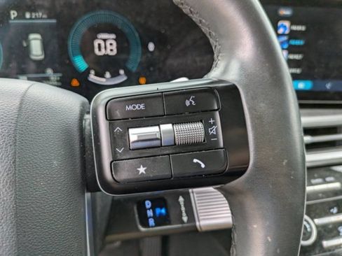 Used 2025 Hyundai Santa Fe SE FWD image 21