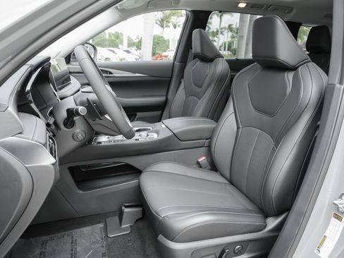 Certified 2026 INFINITI QX60 Luxe w/ Cargo Package FWD image 8