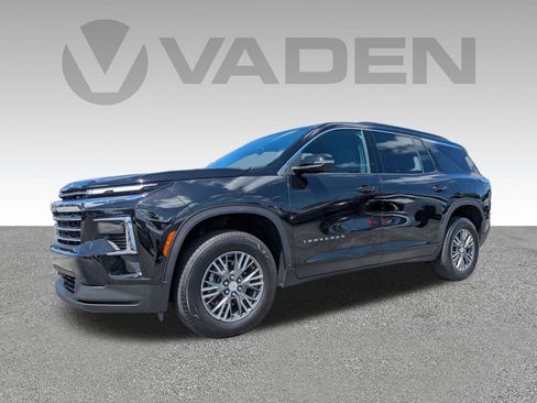 Used 2024 Chevrolet Traverse LT FWD image 2