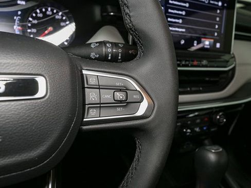 Used 2023 Jeep Compass Limited image 31