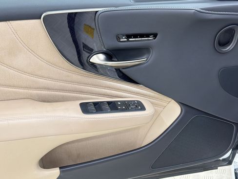 Used 2022 Lexus LS 500 w/ Interior Upgrade Package RWD image 13