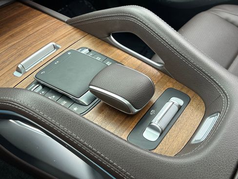 Used 2022 Mercedes-Benz GLS 450 4MATIC w/ AMG Line Exterior image 31