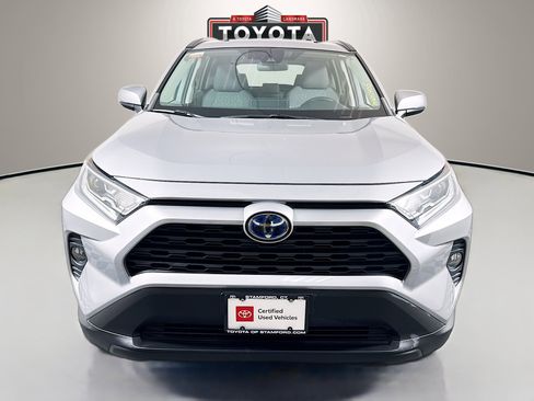 Used 2021 Toyota RAV4 XLE w/ Convenience Package image 2