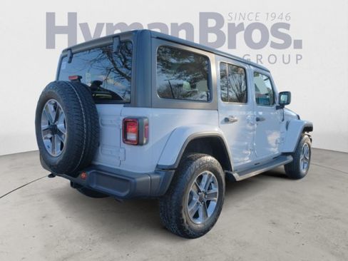 Used 2020 Jeep Wrangler Unlimited Sahara AWD/4WD image 3