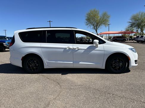 Used 2020 Chrysler Pacifica Limited w/ Advanced Safetytec Group image 6