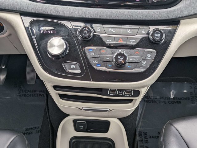 Used 2023 Chrysler Pacifica Touring-L FWD image 20