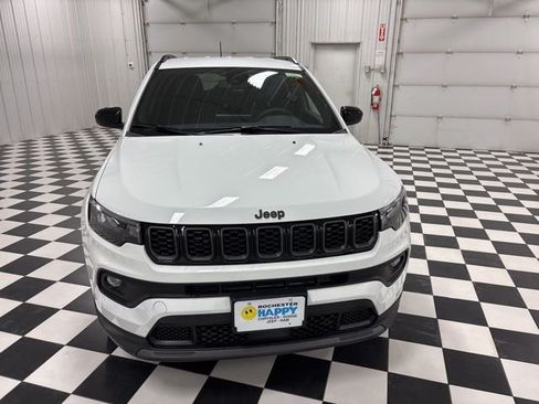 Used 2026 Jeep Compass Latitude AWD/4WD image 2