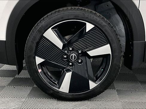 New 2026 Nissan Kicks SR w/ SR Premium Package FWD image 12