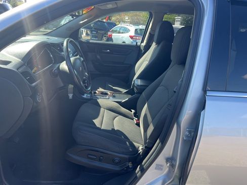 Used 2017 Chevrolet Traverse LT image 9