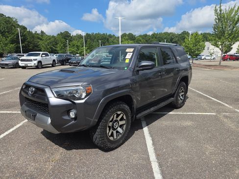 Used 2018 Toyota 4Runner TRD Off-Road AWD/4WD image 7