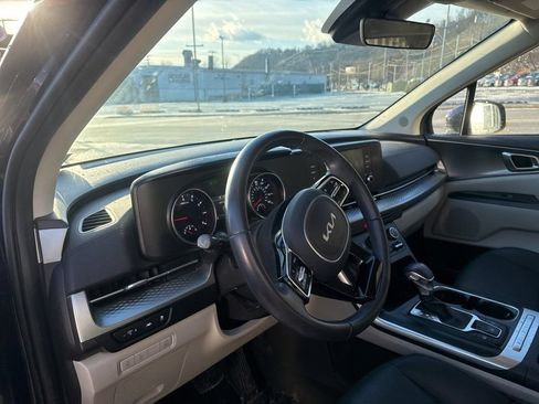 Used 2024 Kia Carnival LX image 13