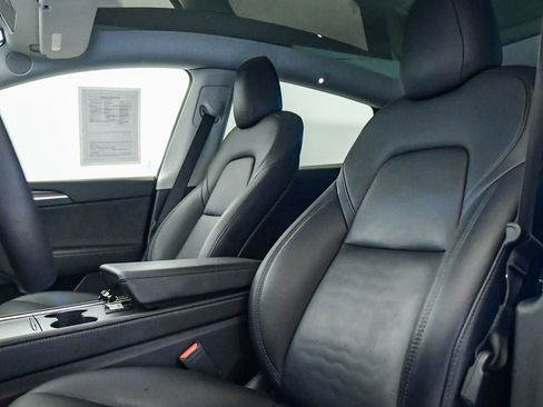 Used 2022 Tesla Model Y Long Range image 18