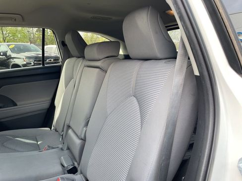 Used 2021 Toyota Highlander LE FWD image 41
