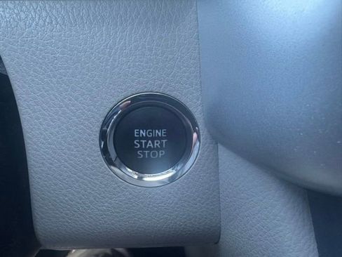 Used 2017 Toyota Highlander Limited w/ Carpet Mat Package image 29