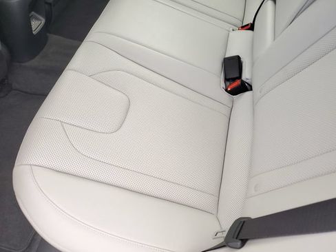 Certified 2025 Hyundai Elantra Limited FWD image 14