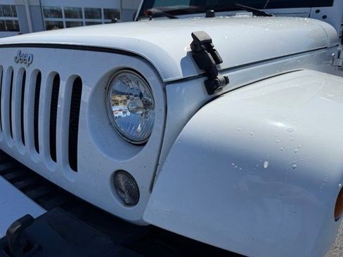 Used 2015 Jeep Wrangler Unlimited Sahara w/ Connectivity Group image 20