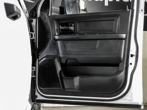 Used 2022 RAM 2500 Tradesman w/ Chrome Appearance Group AWD/4WD image 32