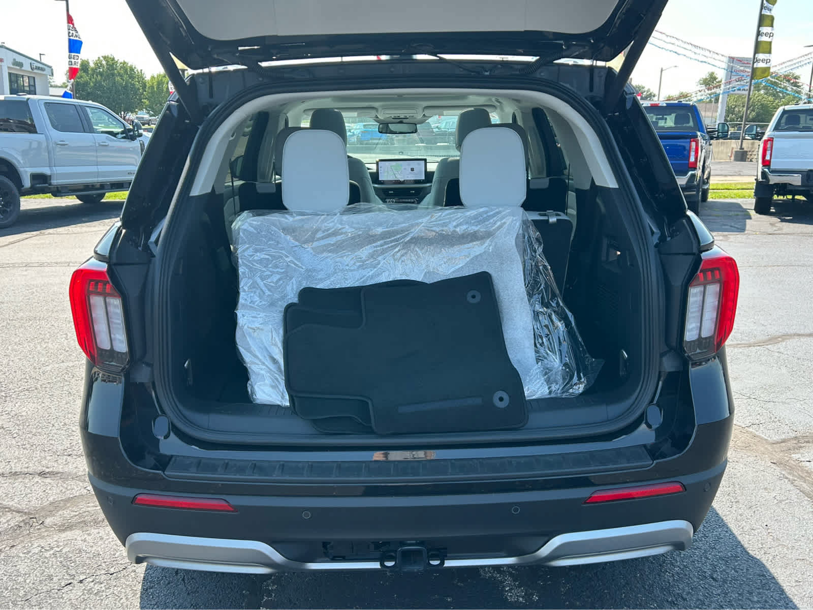 New 2026 Ford Explorer Platinum w/ LUX Leather Package AWD/4WD image 5