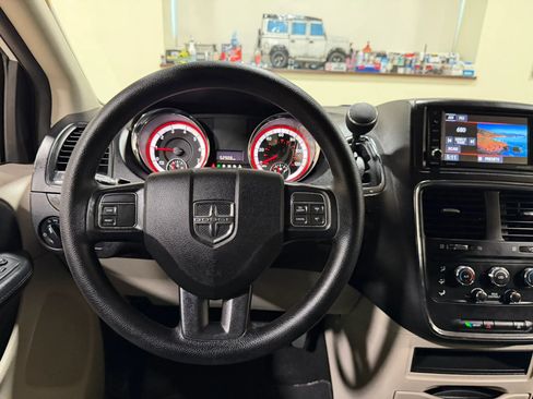 Used 2019 Dodge Grand Caravan SE FWD image 43