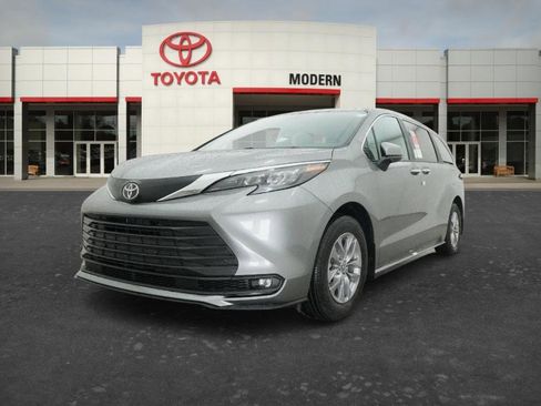 New 2026 Toyota Sienna XLE FWD image 22