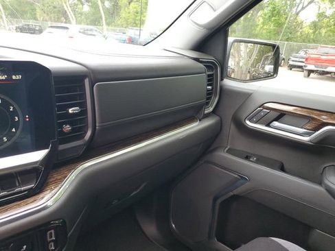 Used 2023 GMC Sierra 1500 SLE image 25